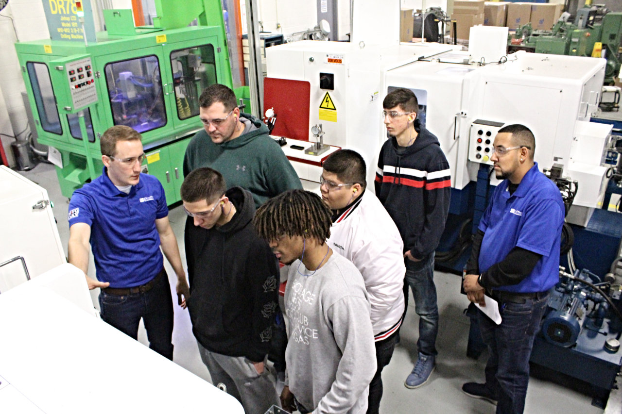 Semblex Plant with students from COD